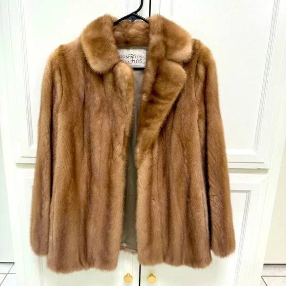 Mink Fur Coat, by Normart’s of Fresno, Calif - Picture 3 of 13